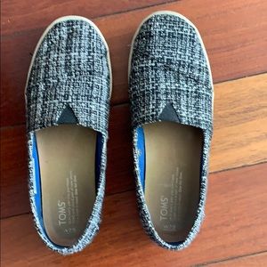 Black and white woven TOMS
